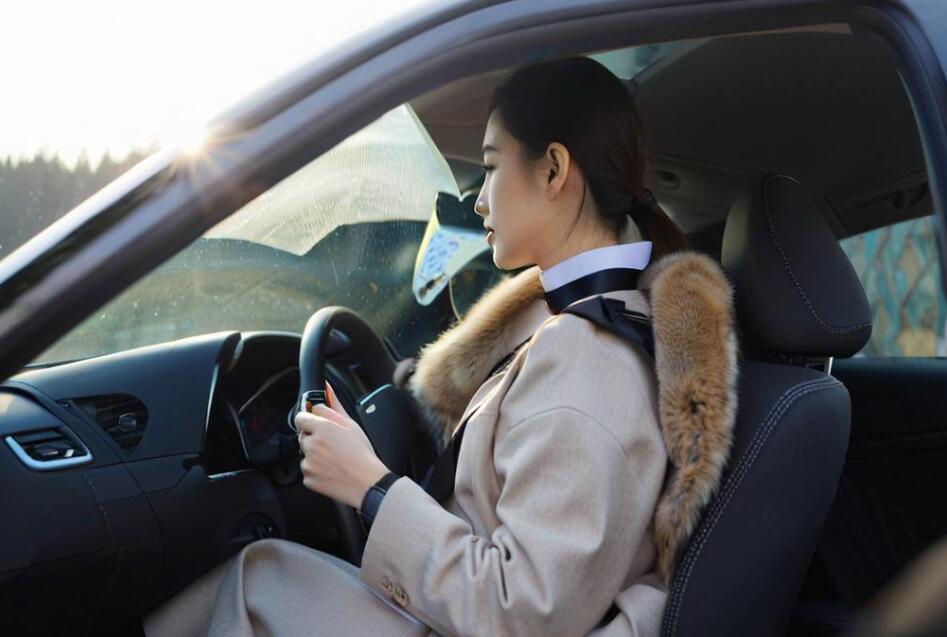 2026年上海学车报名需满足哪些户籍与年龄条件？